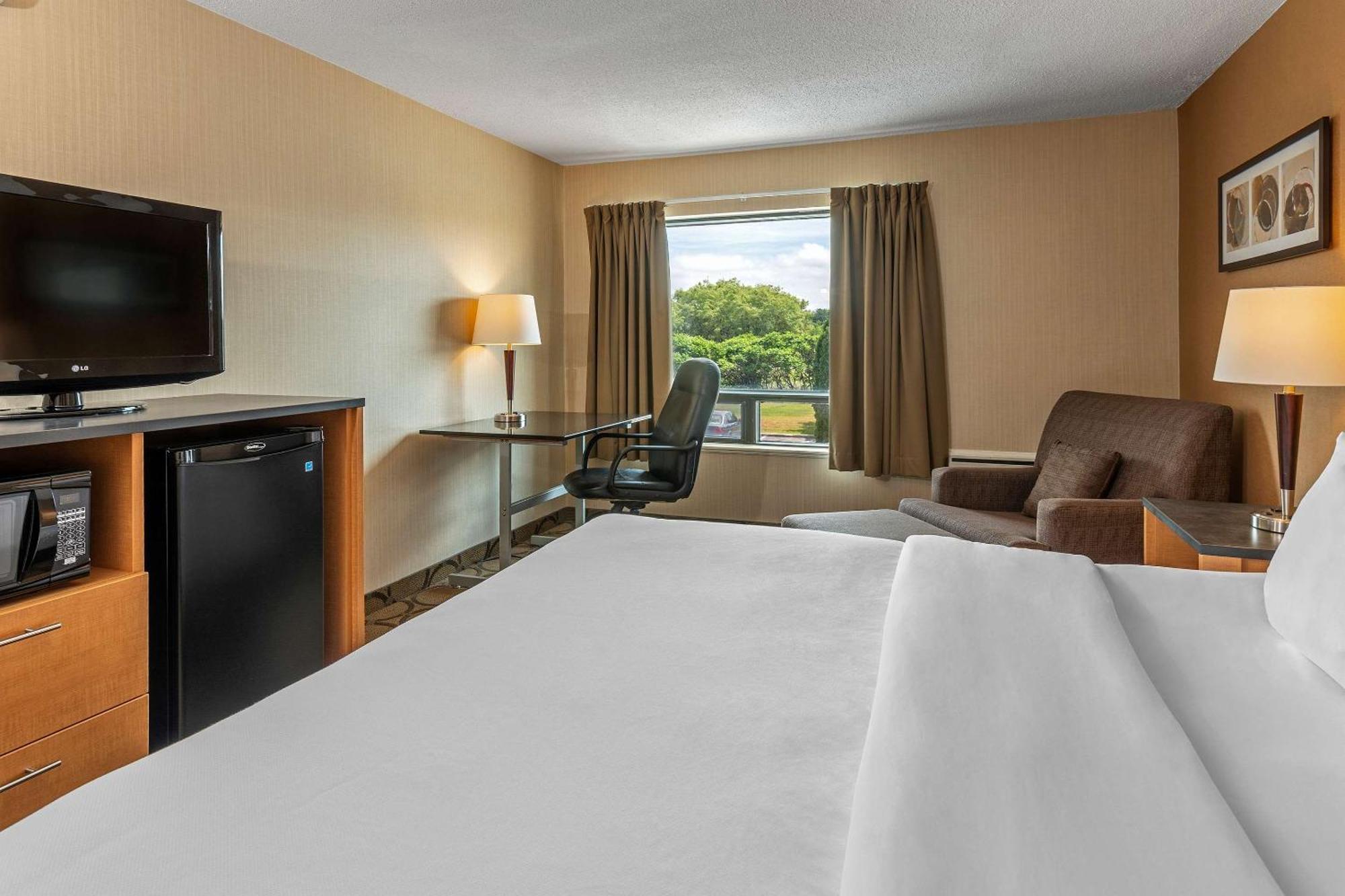 Comfort Inn West Edmonton Exterior photo