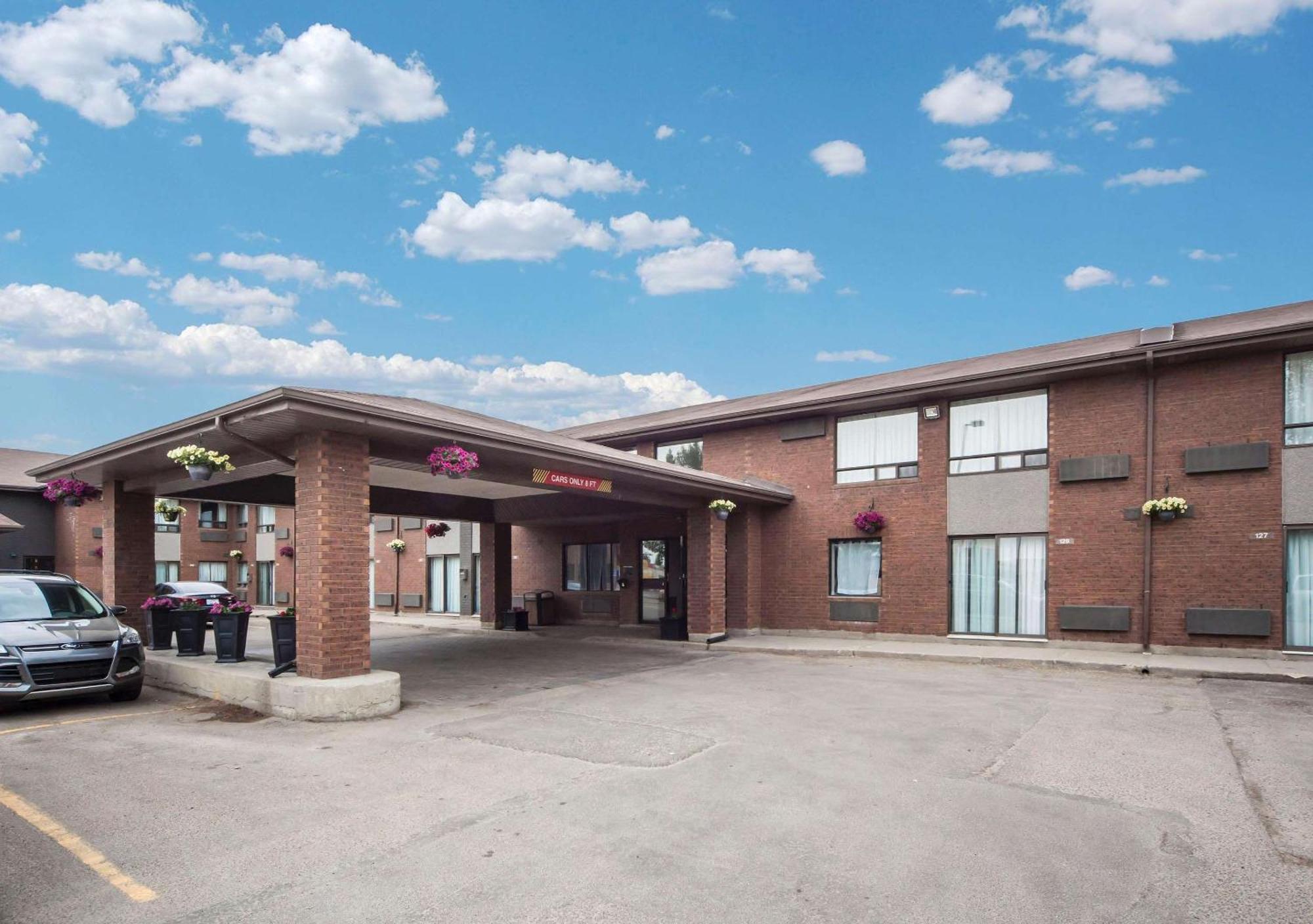 Comfort Inn West Edmonton Exterior photo